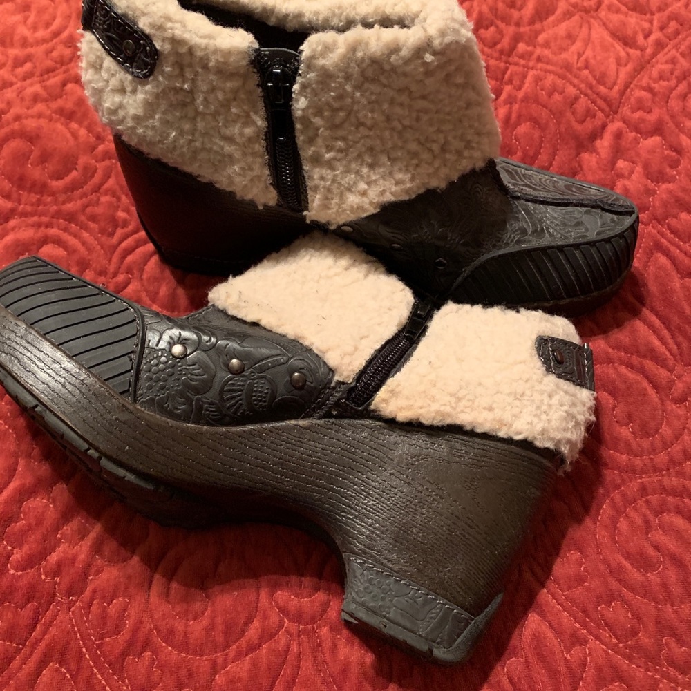 JAMBU ANKLE BOOTS WITH FUR!!!